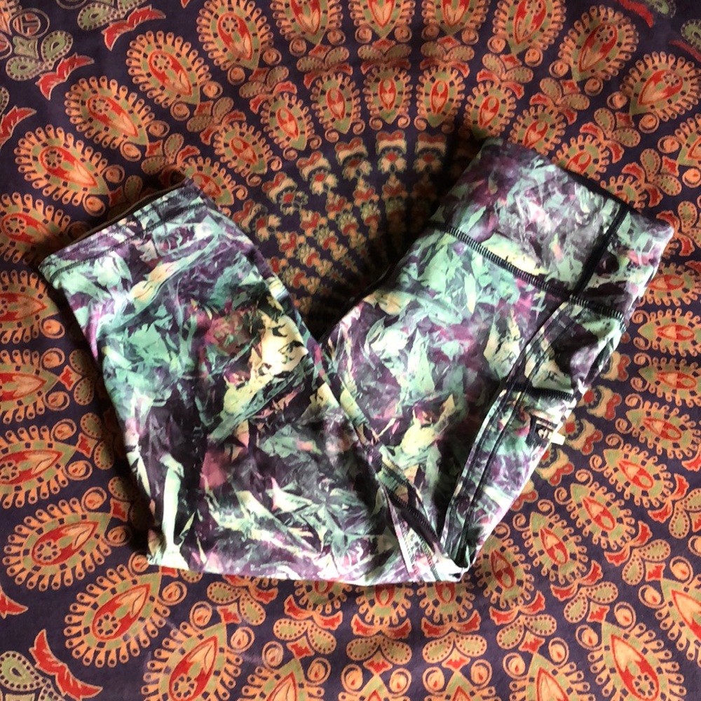 Lululemon Top Speed Crop Leggings Floral Camo